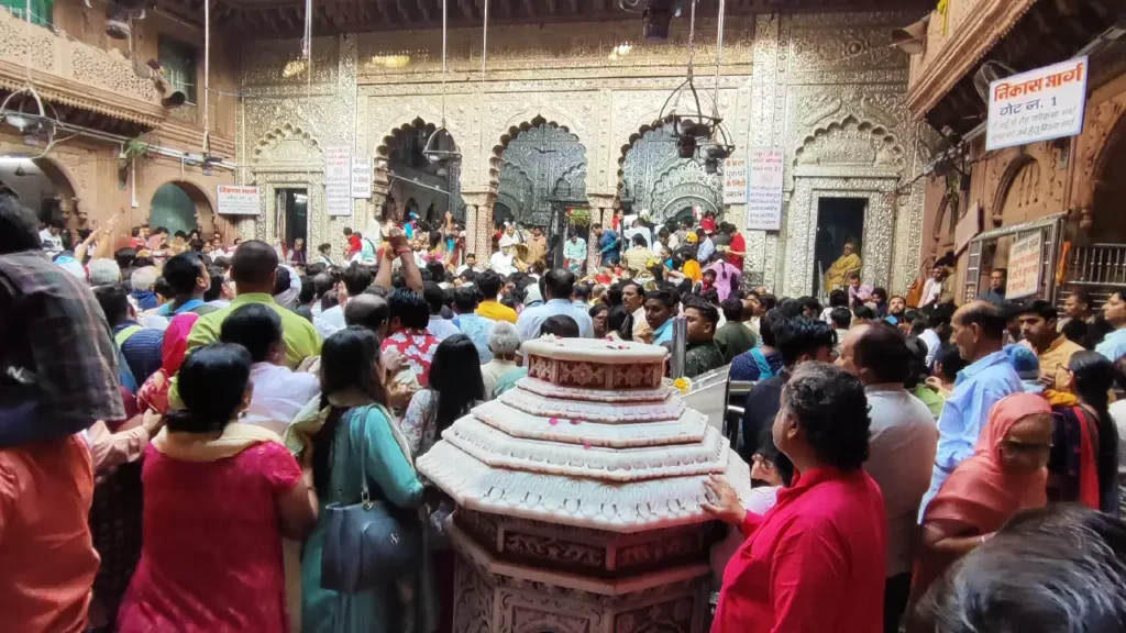 banke bihari temple-vrindavan (4)