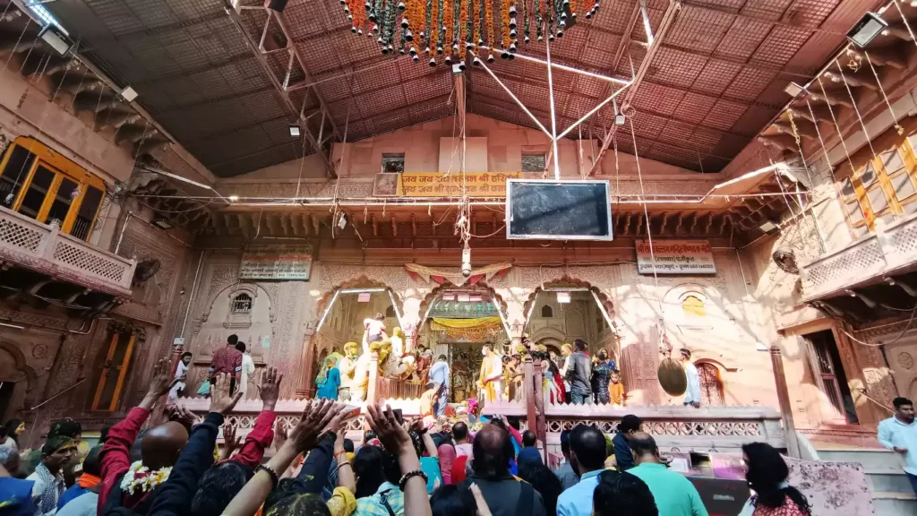 Shri Radha Vallabh Temple Vrindavan (4)