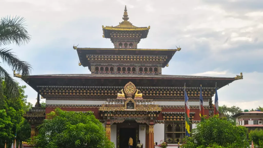 Royal bhutan temple bodhgaya (1)