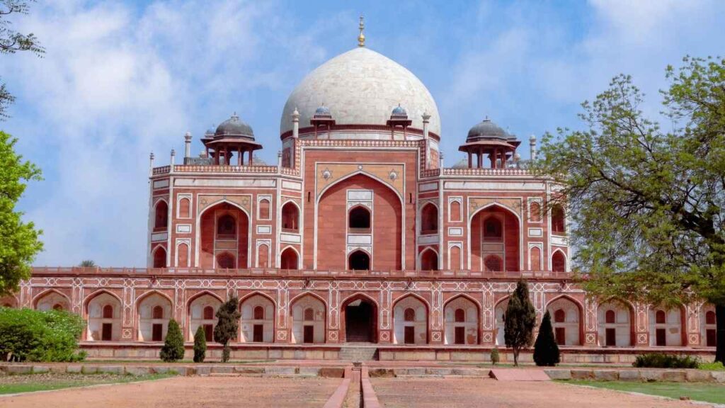 This is the image of Humayun's Tomb Which is one of the Delhi historical monuments 