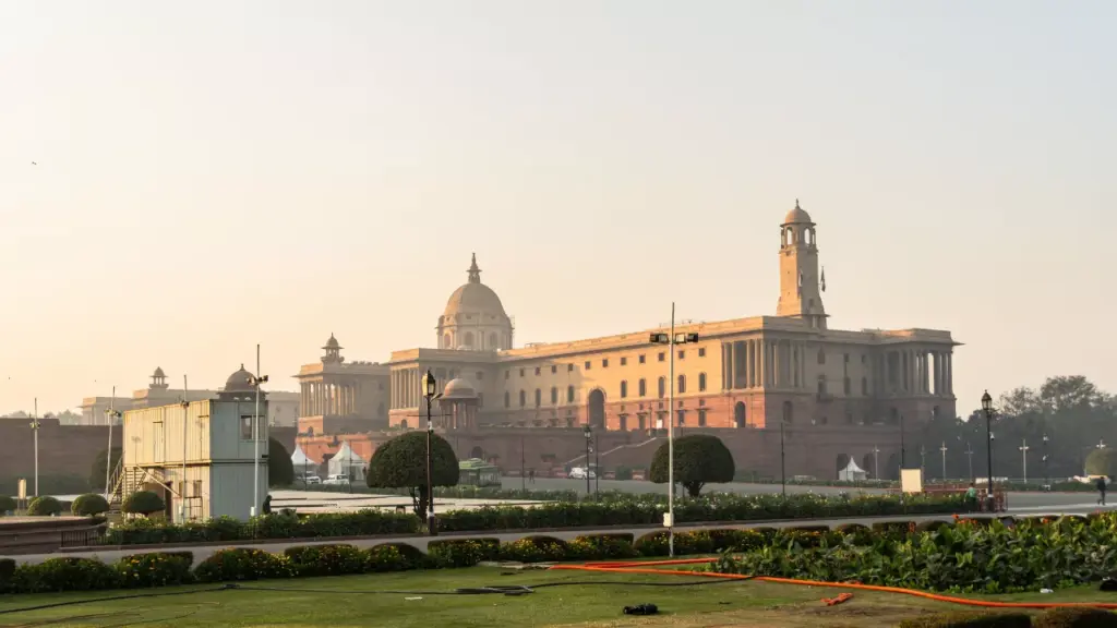 This is the image of Rashtrapati Bhawan Which is one of the Delhi historical monuments 